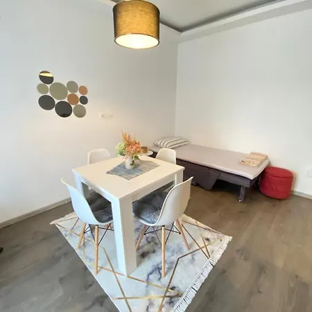 Mia Airport Apartamento
