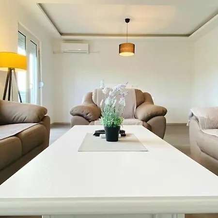 Mia Airport פודגוריצה