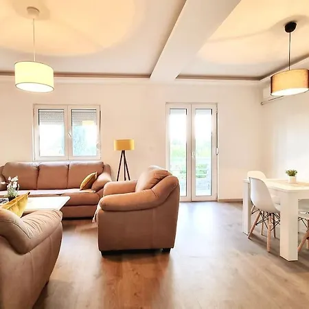 Διαμέρισμα Mia Airport *