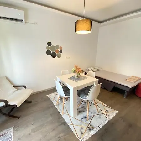 Mia Airport Ποντγορίτσα