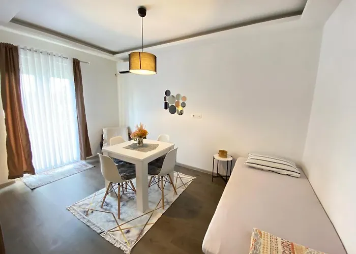 Mia Airport Apartment