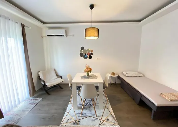 Mia Airport Apartment